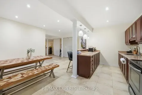 11 Collier Crescent Essa ON L3W 0M7