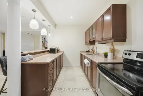 11 Collier Crescent Essa ON L3W 0M7