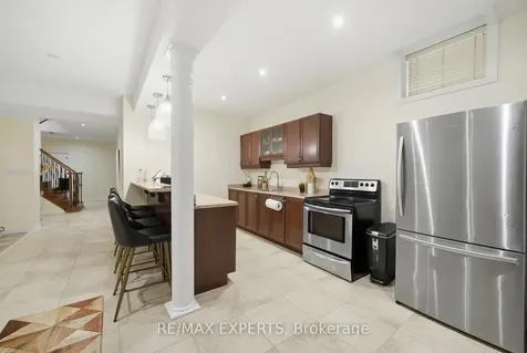11 Collier Crescent Essa ON L3W 0M7