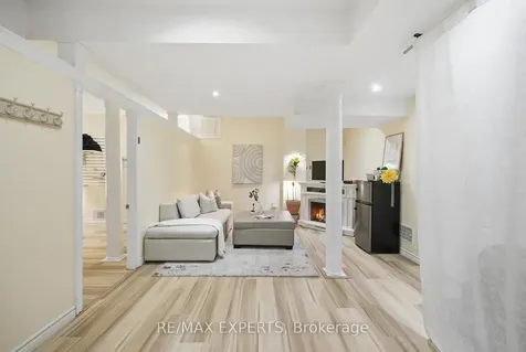 11 Collier Crescent Essa ON L3W 0M7