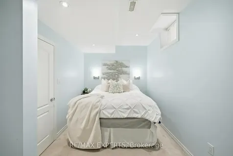 11 Collier Crescent Essa ON L3W 0M7
