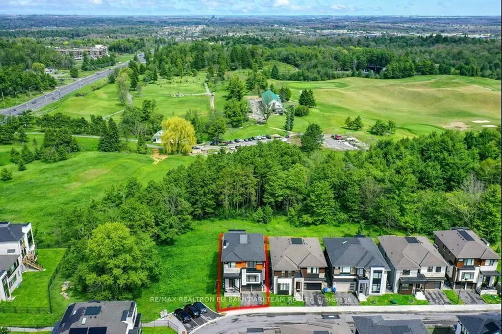 50 Royal Hill Court Aurora ON L4G 3Z7