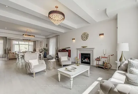 50 Royal Hill Court Aurora ON L4G 3Z7