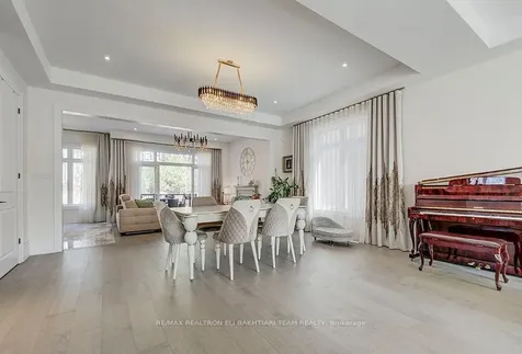 50 Royal Hill Court Aurora ON L4G 3Z7
