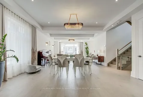 50 Royal Hill Court Aurora ON L4G 3Z7