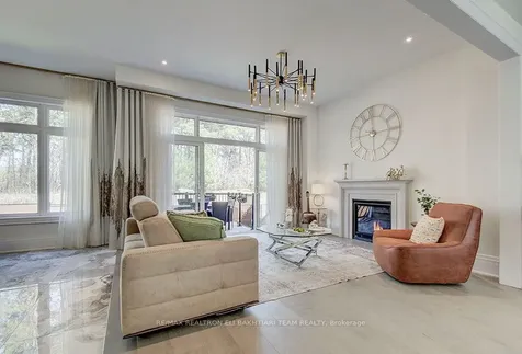 50 Royal Hill Court Aurora ON L4G 3Z7