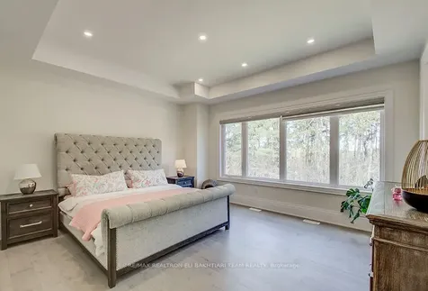 50 Royal Hill Court Aurora ON L4G 3Z7
