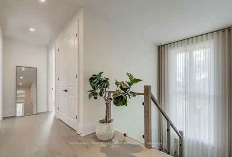 50 Royal Hill Court Aurora ON L4G 3Z7