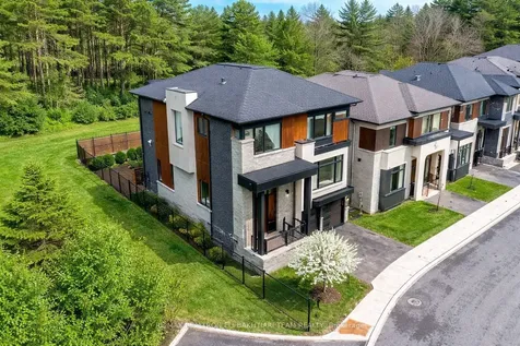 50 Royal Hill Court Aurora ON L4G 3Z7