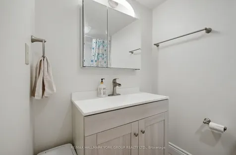 250 Davis Drive Newmarket ON L3Y 7T7