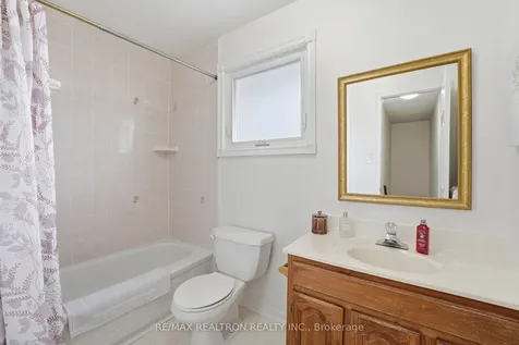 184 Silas Boulevard Georgina ON L4P 2K3