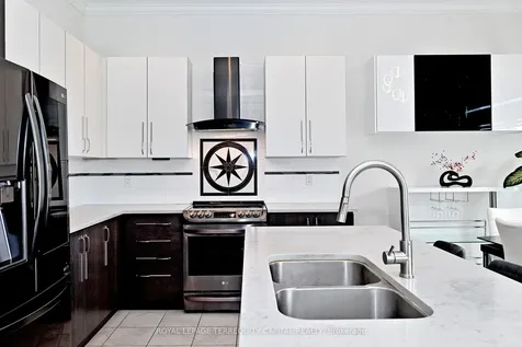 22 Walter Tunny Crescent East Gwillimbury ON L9N 0R4