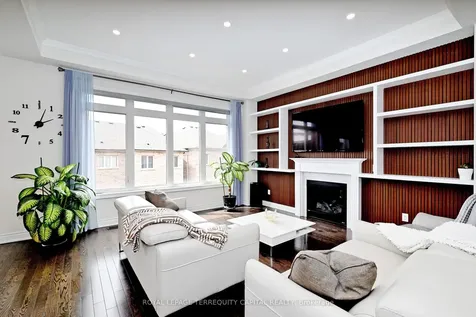 22 Walter Tunny Crescent East Gwillimbury ON L9N 0R4