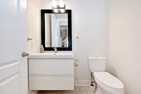 22 Walter Tunny Crescent East Gwillimbury ON L9N 0R4