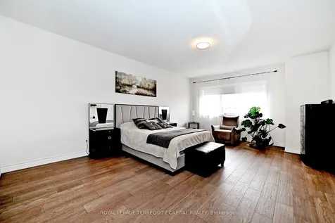 22 Walter Tunny Crescent East Gwillimbury ON L9N 0R4