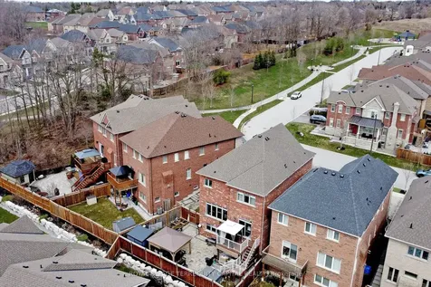 22 Walter Tunny Crescent East Gwillimbury ON L9N 0R4