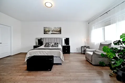 22 Walter Tunny Crescent East Gwillimbury ON L9N 0R4