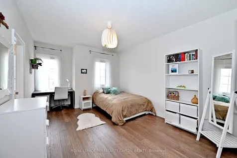 22 Walter Tunny Crescent East Gwillimbury ON L9N 0R4