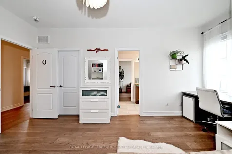 22 Walter Tunny Crescent East Gwillimbury ON L9N 0R4