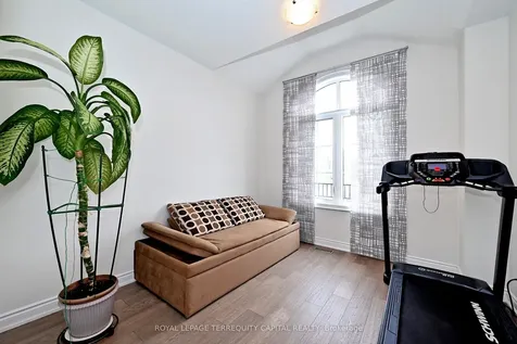 22 Walter Tunny Crescent East Gwillimbury ON L9N 0R4