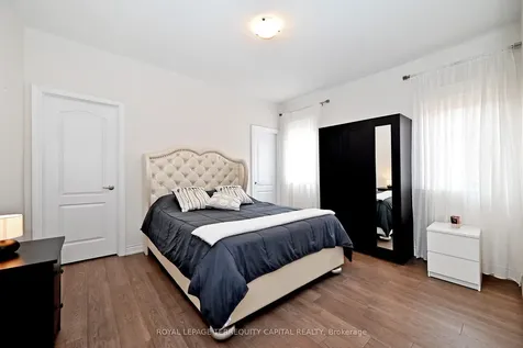 22 Walter Tunny Crescent East Gwillimbury ON L9N 0R4