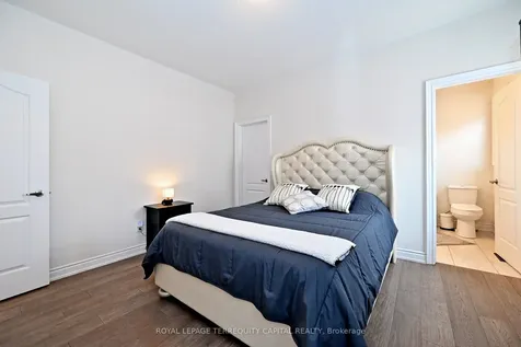 22 Walter Tunny Crescent East Gwillimbury ON L9N 0R4