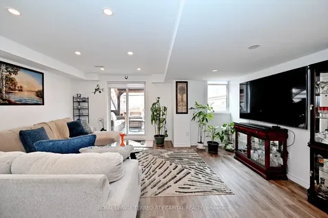 22 Walter Tunny Crescent East Gwillimbury ON L9N 0R4