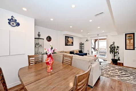 22 Walter Tunny Crescent East Gwillimbury ON L9N 0R4