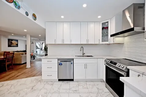22 Walter Tunny Crescent East Gwillimbury ON L9N 0R4