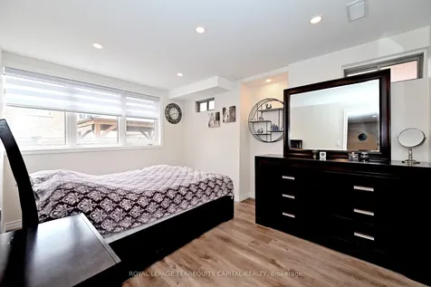 22 Walter Tunny Crescent East Gwillimbury ON L9N 0R4