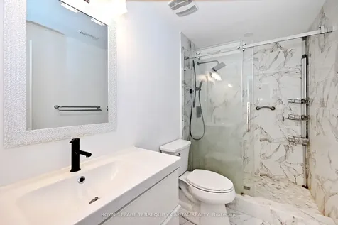 22 Walter Tunny Crescent East Gwillimbury ON L9N 0R4