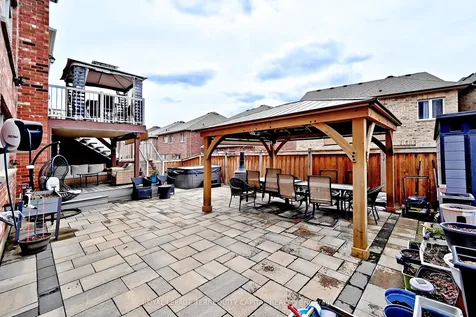 22 Walter Tunny Crescent East Gwillimbury ON L9N 0R4