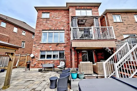 22 Walter Tunny Crescent East Gwillimbury ON L9N 0R4