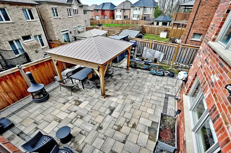 22 Walter Tunny Crescent East Gwillimbury ON L9N 0R4