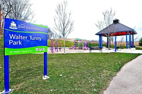 22 Walter Tunny Crescent East Gwillimbury ON L9N 0R4
