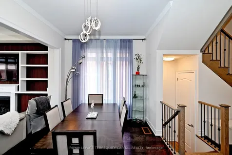 22 Walter Tunny Crescent East Gwillimbury ON L9N 0R4
