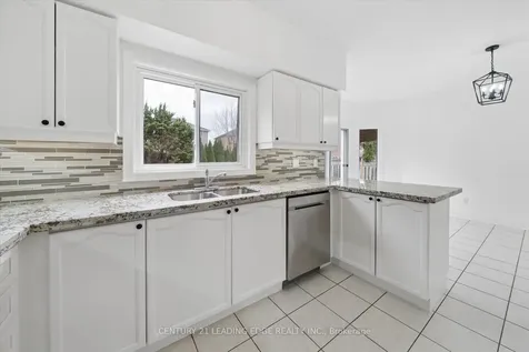 161 Shaftsbury Avenue Richmond Hill ON L4C 0G2