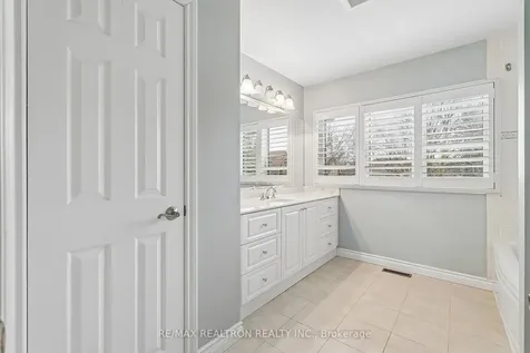 108 Cranberry Lane Aurora ON L4G 5Z3