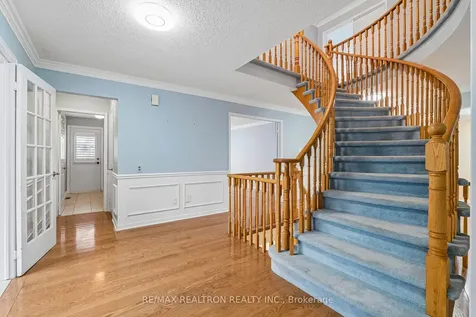 108 Cranberry Lane Aurora ON L4G 5Z3