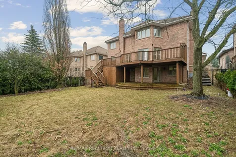 108 Cranberry Lane Aurora ON L4G 5Z3
