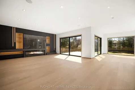 99 Douglas Road Richmond Hill ON L4E 3H1