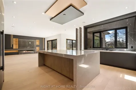 99 Douglas Road Richmond Hill ON L4E 3H1