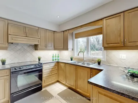 102 Havelock Gate Markham ON L3S 3P6