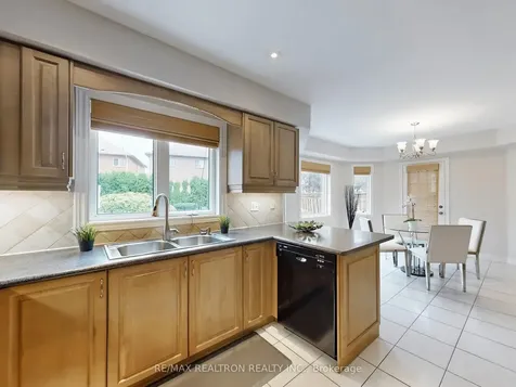 102 Havelock Gate Markham ON L3S 3P6