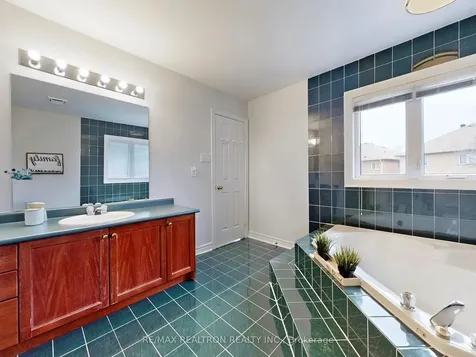 102 Havelock Gate Markham ON L3S 3P6