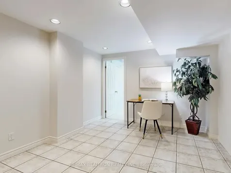 102 Havelock Gate Markham ON L3S 3P6