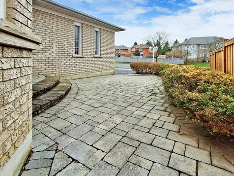 102 Havelock Gate Markham ON L3S 3P6