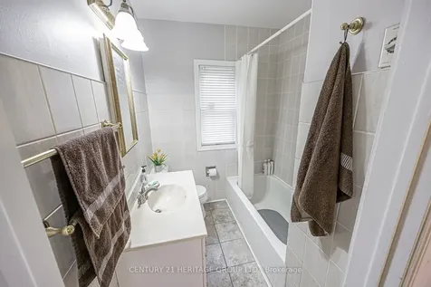 1059 Gorham Street Newmarket ON L3Y 5G9