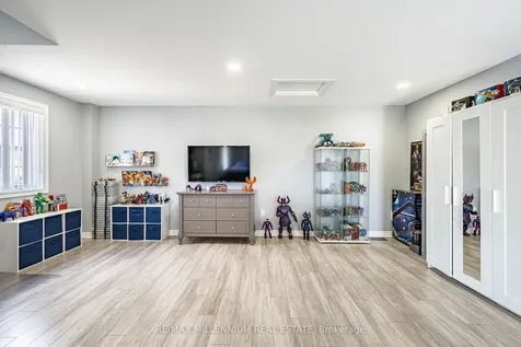 288 Barons Street Vaughan ON L4H 3Z3