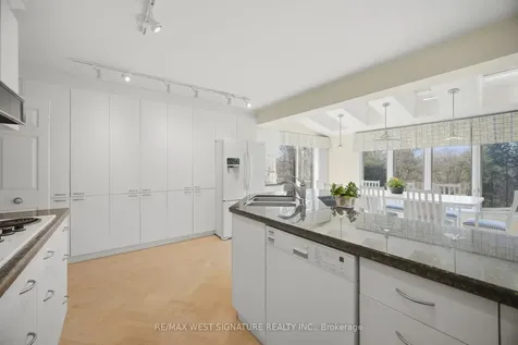 126 Curtis Crescent King ON L7B 1C2